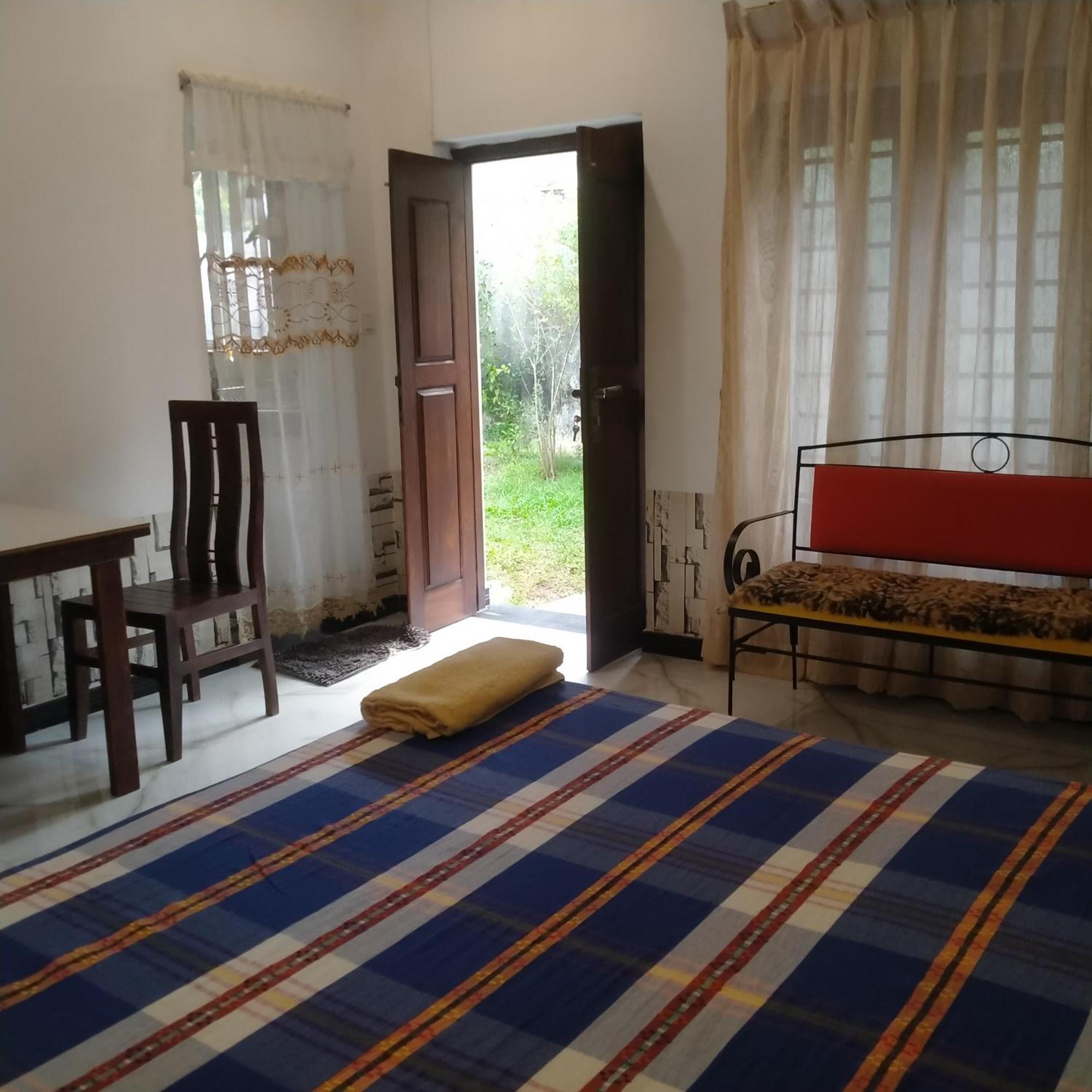 Living Home نيجومبو الغرفة الصورة