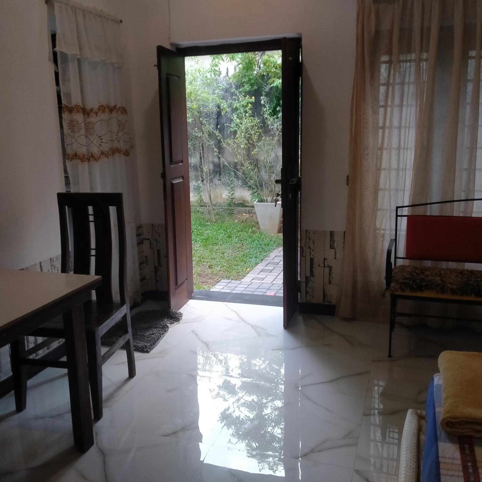 Living Home نيجومبو الغرفة الصورة